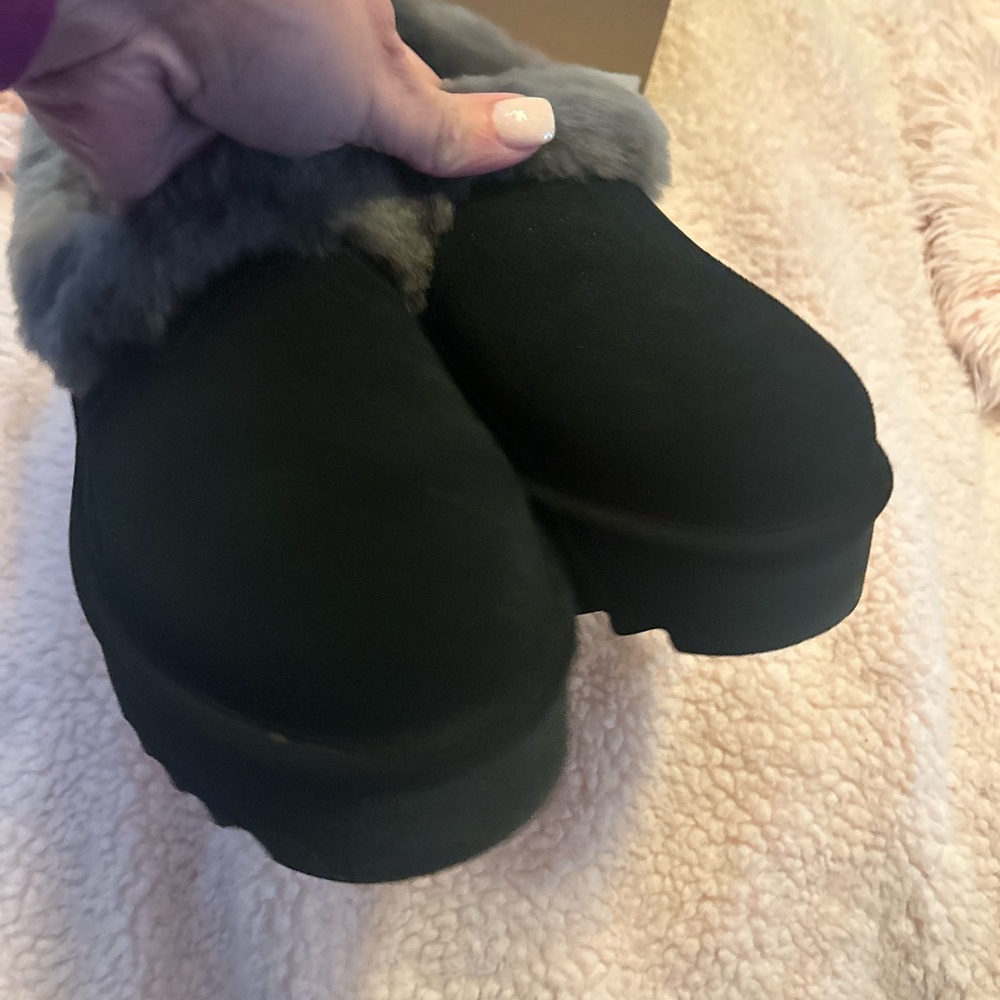 NWOT UGG platform boots. - image 9